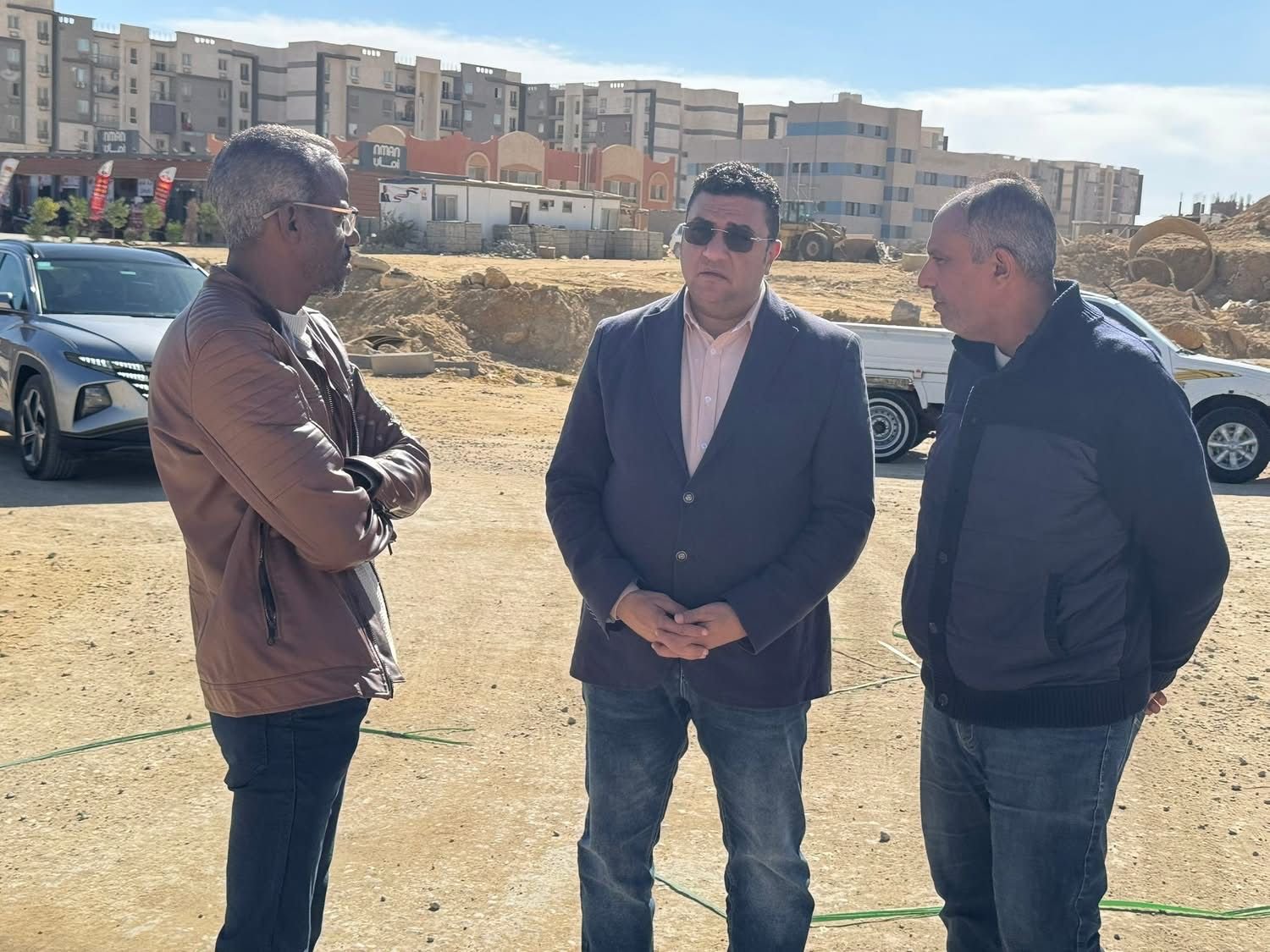 متابعة ميدانية لرفع كفاءة الطرق والمياه  بالتجمع