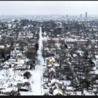 عواصف غير مسبوقة تضرب أمريكا.. وإلغاء 10 آلاف رحلة جوية