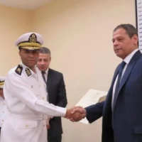 اللواء عماد حماد يحصل على نوط الامتياز من الطبقة الاولى