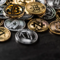 بتكوين تتراجع لنحو 70 ألف دولار مع تراجع السيولة العالمية